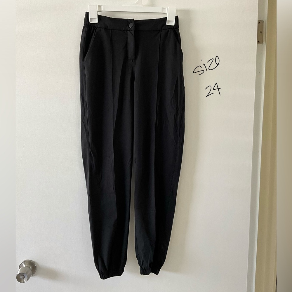 Lululemon Warpstreme High-Rise 7/8 Jogger. Size 24. Black